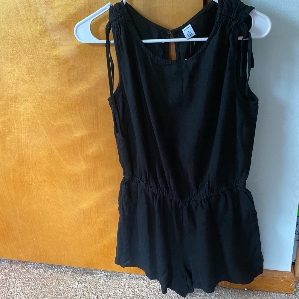 Cute Black Romper !! Size Small Petite ! Brand new with tags